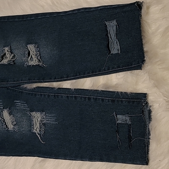 Distressed Boyfriend Jean's - Picture 7 of 7